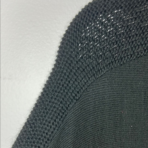 Lord & Taylor Black Extra Fine Merino Wool Sweater Size Medium - Picture 4 of 9